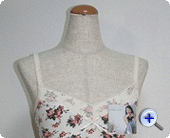 ベア天　花柄プリント　カップ付きキャミソール / ソフトな素材で縦横に伸縮し優しくフィットします。クラシックな花柄です。